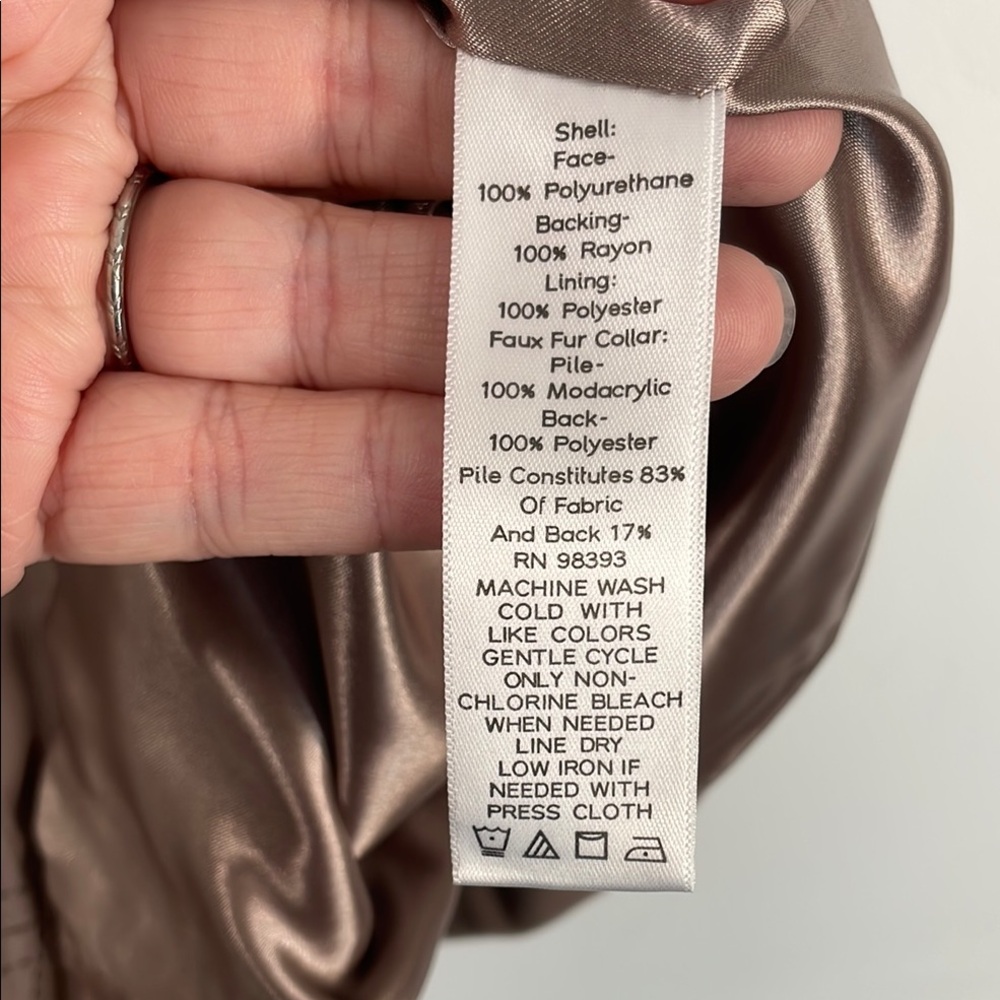 NWOT Dennis by Dennis Basso Plus Size Taupe Faux Leather/Fur Vest Sz 2X - Picture 4 of 11